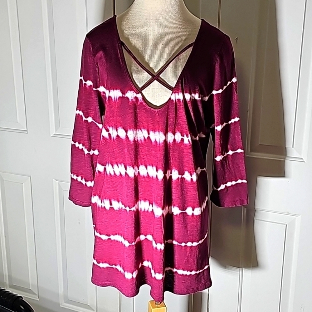 This is a great Torrid size‎ 1 (1x) Criss cross front, 3/4 Sleeves maroon